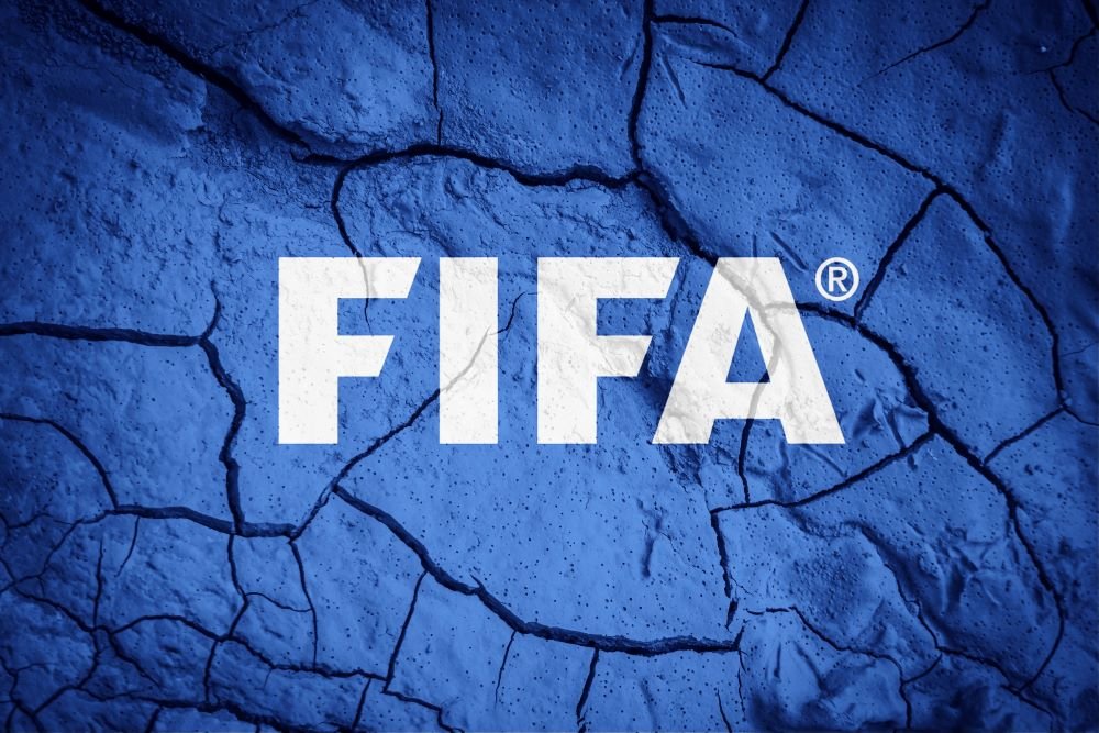 Scontro UEFA-FIFA: “Il calcio non si vende a nessuno”
