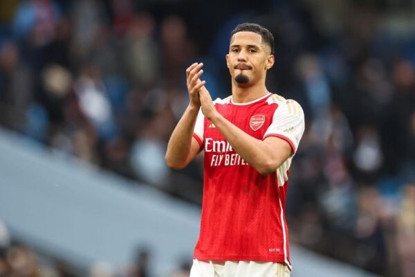 L’Arsenal rischia di perdere Saliba a causa dell’infortunio
