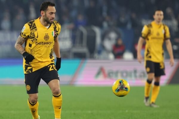 Inter, Calhanoglu parzialmente in gruppo: ci sarà col Parma