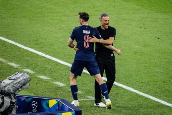 Mika Godts al PSG, accordo con l’Ajax da 55 milioni