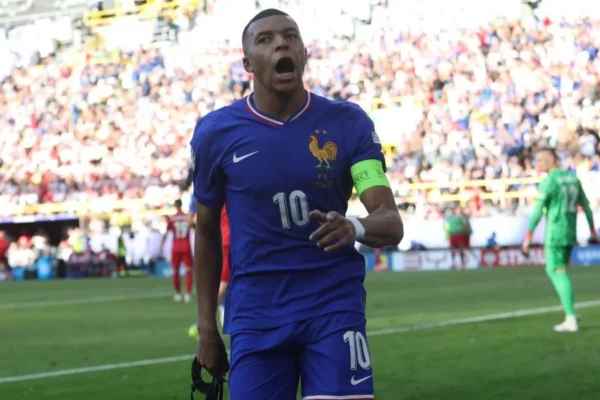 Mbappé, bufera in Spagna: infortunato ma a Parigi